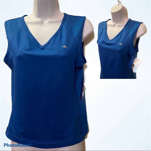 Blue workout muscle tank  🛍️ 3/$18 bundle your likes and 🔥 4/$20 - Picture 7 of 7